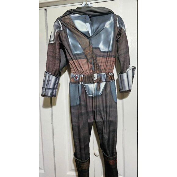 Star Wars The Mandalorian Muscle Costume Mask Boot Covers Cape Boys Kids MD LU - Picture 6 of 9